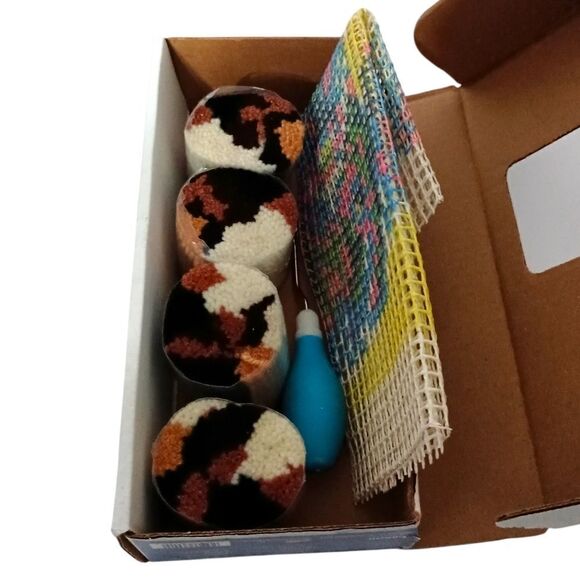 Wonderart Chocolate Lab Latch Hook Rug Kit Dog Pillow 12 x 12 NEW Open Box Caron - Picture 7 of 15